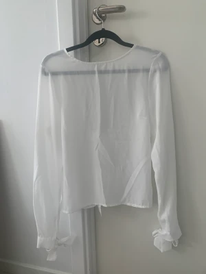 Blus  - Blus från Nly trend. Använd fåtal ggr. 