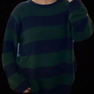 Brandy Melville brianna sweater - Brandy Melville sweater i färgen grön och blå. Original pris: 383