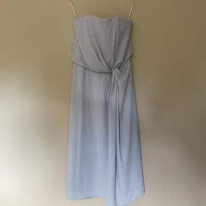 Så fin tubtopps-klänning i syrenlila färg, stl.36.  Endast använd en gång! 💜