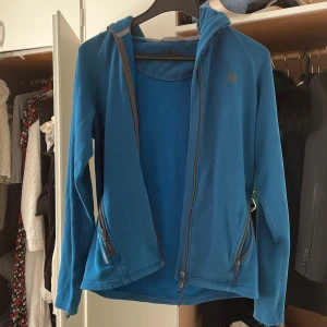 Tränings kofta  - Jätte snygg träningkoft, dessa koftor är väldigt populära. Skit snygg verkligen! 