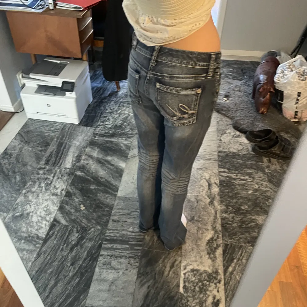 Superfina jeans som tyvärr är för stora för mig... Jeans & Byxor.
