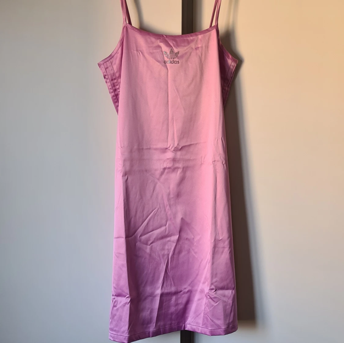 Ny rosa klänning från adidas