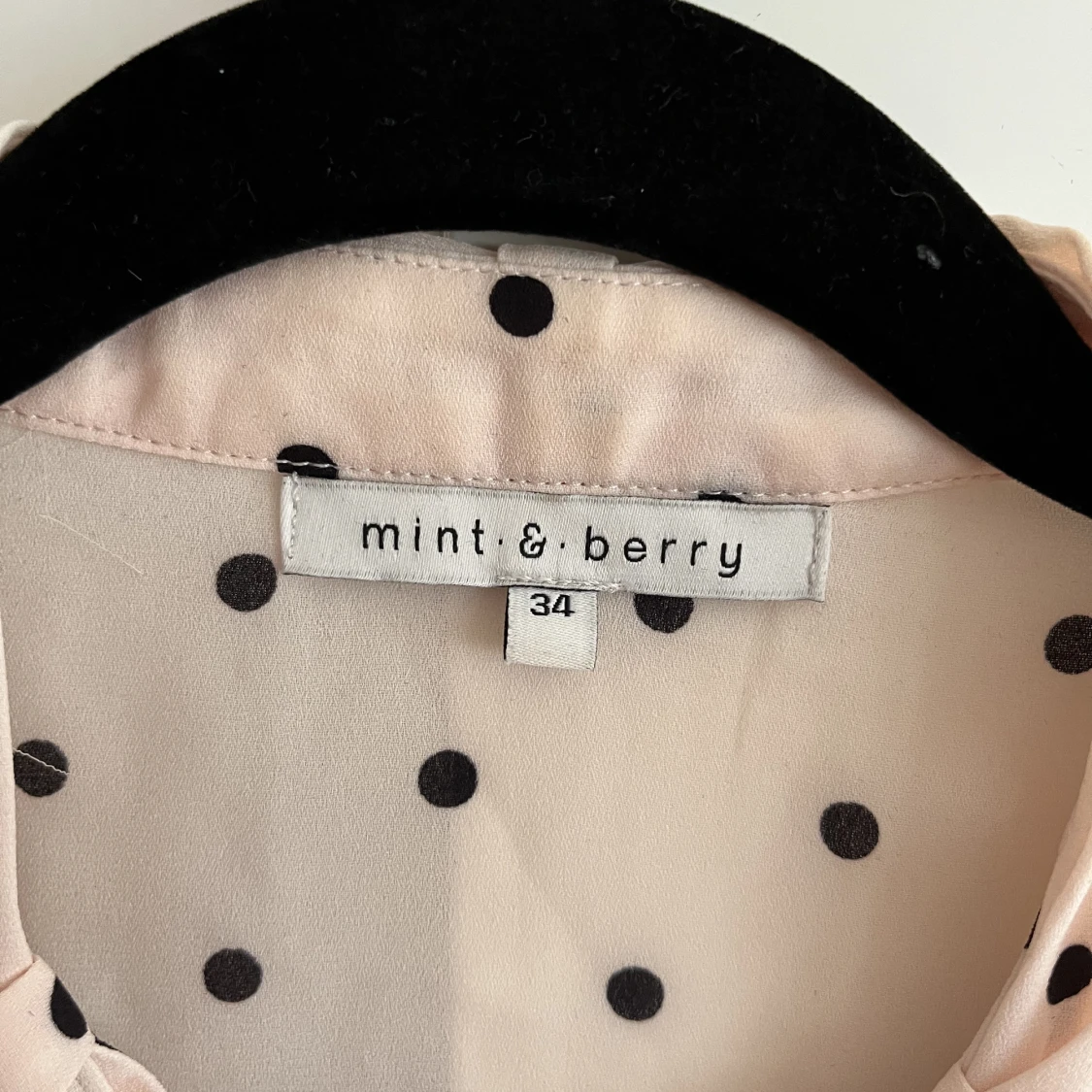 Rosa blus med prickar - 91