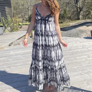 Långklänning!  - Så så snygg långklänning som är köptes i Frankrike förra sommaren❤️