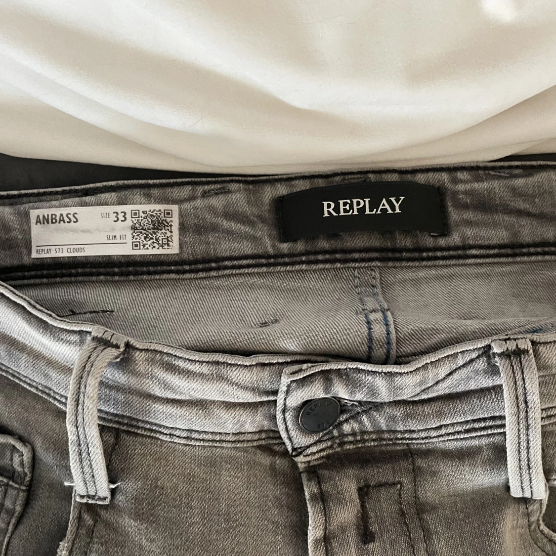 Ljusgrå Replay jeans - 90
