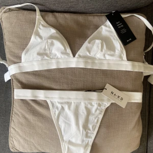 Vit bikini  - Helt ny med prislapp kvar. 