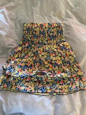 Fin kjol från Bikbok som inte kommer till användning längre. 