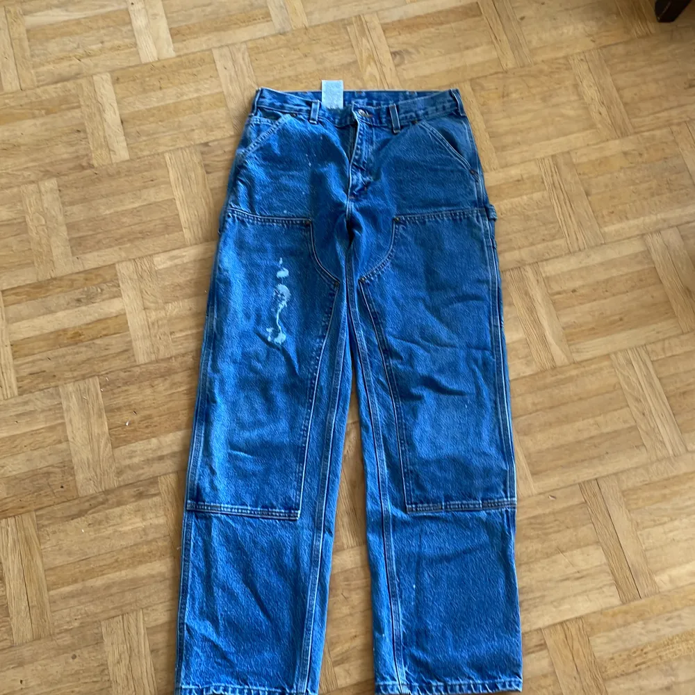 Vintage Carhartt Double Knee Väldigt bra skick Längd:105cm Midja:41cm Benöppning:21cm Kom med bud!. Jeans & Byxor.