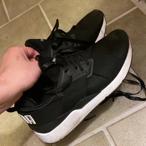 Puma skor  - Skor från Kenzas kollektion för Puma. Jätte bekväma, känns som att gå på moln. 