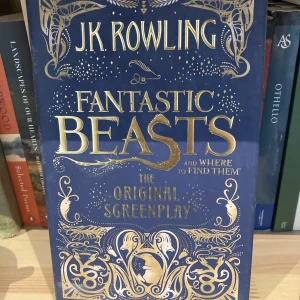 Fantastic beasts and where to find them - Fantastic beasts and where to find them av JK Rowling (😭) på engelska
