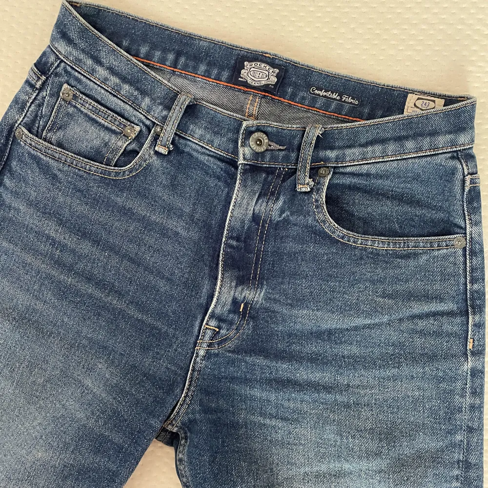 Snygga blåa Crocker jeans, storlek 38. . Jeans & Byxor.