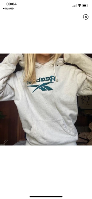 Reebok hoodie  - Snygg Reebok hoodie, fint skick. Storlek xs/s! 🥰