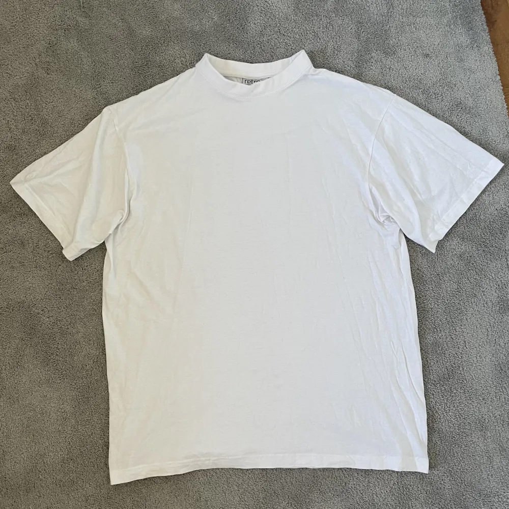 Oversize vintage vit tröja, ganska basic men har fin passform 👏🙌 . T-shirts.