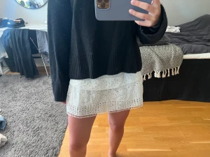 Zara kjol - Ursöt kjol från zara i storlek 164 med inbyggda shorts! Passar en xs-s🥰🥰