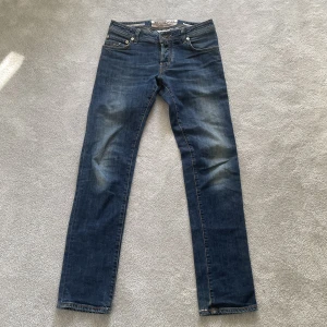 Jacob cohën jeans 31 - Säljer dessa feta Jacob Cohën jeans i storlek 31 som kommer göra dig till grisch | Skick: 8/10 | Nypris: 5500 kr | Budgivningen kickar igång på 1 kr | Hör av er vid minsta fråga eller fundering :)