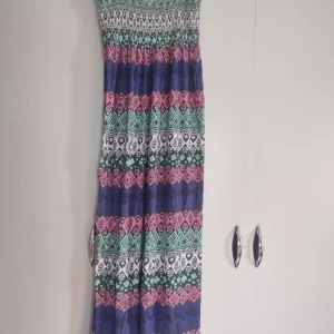 Klänning  - Säljer denna klänning från H&M Storlek xs 