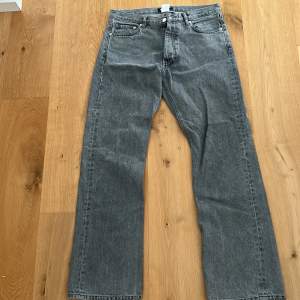 Ljusgråa vida Hope jeans. Använda Max 5 ggr.