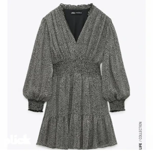 Kläning - Säljer denna så snygga klänningen ifrån zara!💕💕 )