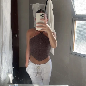 Linnebyxor  - Säljer mina linnebyxor från Roxy som är köpta på zalando inga flickar eller skador 