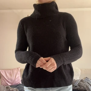 Polotröja  - Polotröja från jaqueline de Yong i storlek xs! Nästan lika som den gammelrosa jag också har till försäljning 