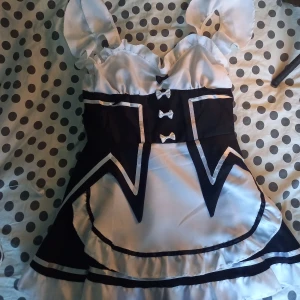 Rem Cosplay - Säljer min Rem cosplay då den inte kommit till använding de senaste månaderna. Köptes för 800kr. Använd 2-3 gånger, bra kvalité och kommer med hela cosplayen. Dragkedjan är lite trög men funkar fortfarande<3