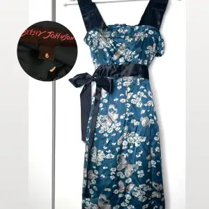 Betsey Johnson vintage klänning, 100 % silke.  Använd vid ett tillfälle 