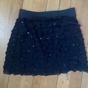 Miniskirt - Supersöt minikjol med stjärnor💕ursp från barnavdelning men skulle säga den passar xs-s beroende på hur kort man vill den ska va