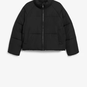 Puffer jacka  - En vinterjacka från monki i storlek xs, säljer då den inte kommer till användning längre. Köpt för 400kr säljer för 200kr. Skriv för fler bilder😊