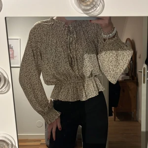 Blus - Söt blus💕