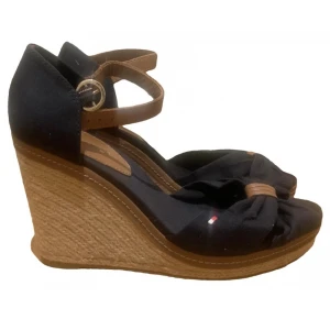 Tommy Hilfiger  - Tommy Hilfiger sandaler Använda endast en gång som nya