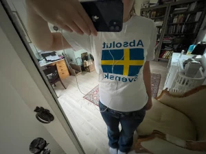 Rolig tshirt  - Rolig tshirt där det står ”absolut svensk” på, köpt ett år sen på en turistaffär haha🤩💗
