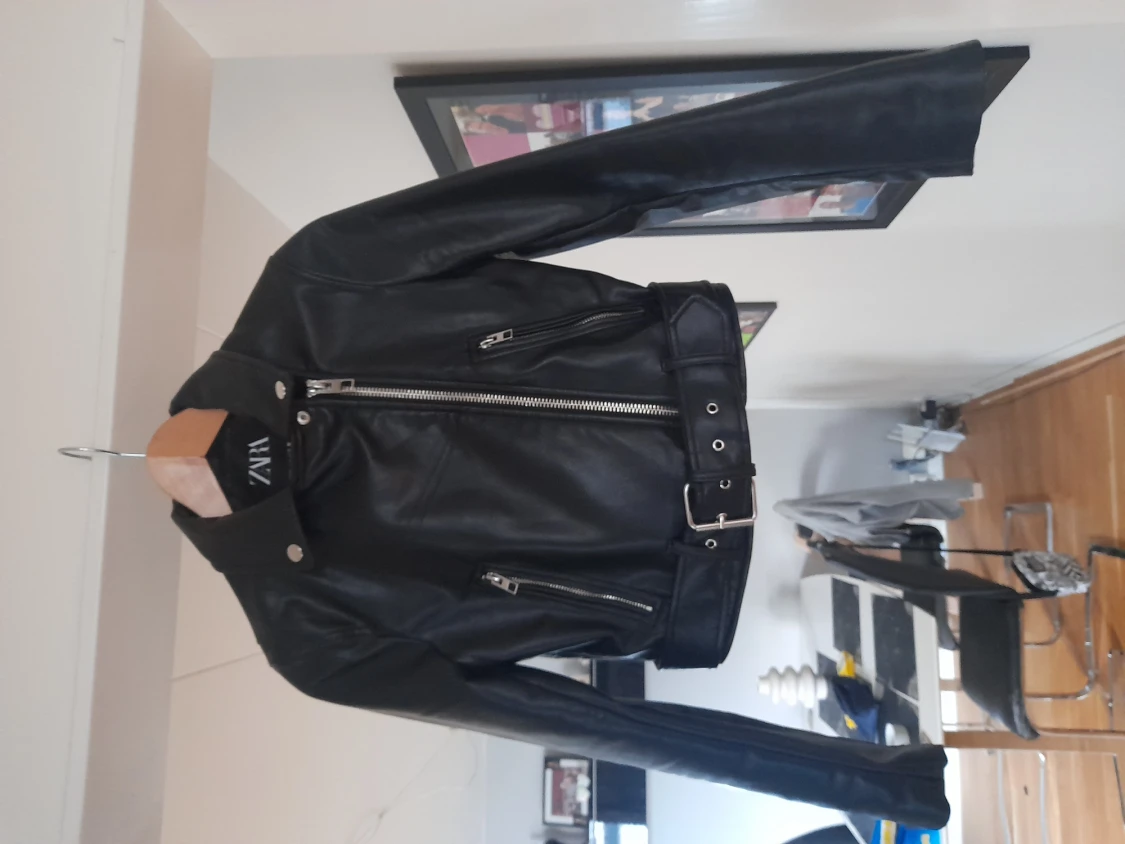 Jacka från ZARA i storlek XS