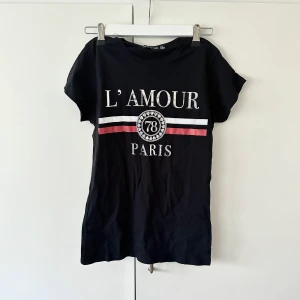 T-shirt med tryck  - Aldrig använd 