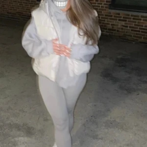 Zara pufferväst - Använd få gånger 