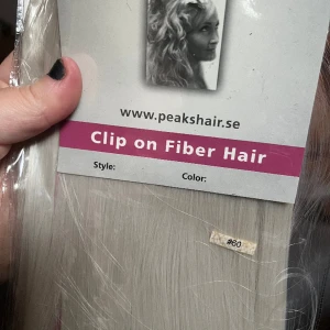 löshår clip - Fiber clip hair.  Du kan anvönda värme med löshåret och det känns exakt som äkta!