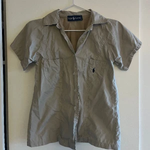 Vintage Ralph Lauren blus - Jättesöt vintage beige Ralph Lauren blus i storlek S. 100% bomull