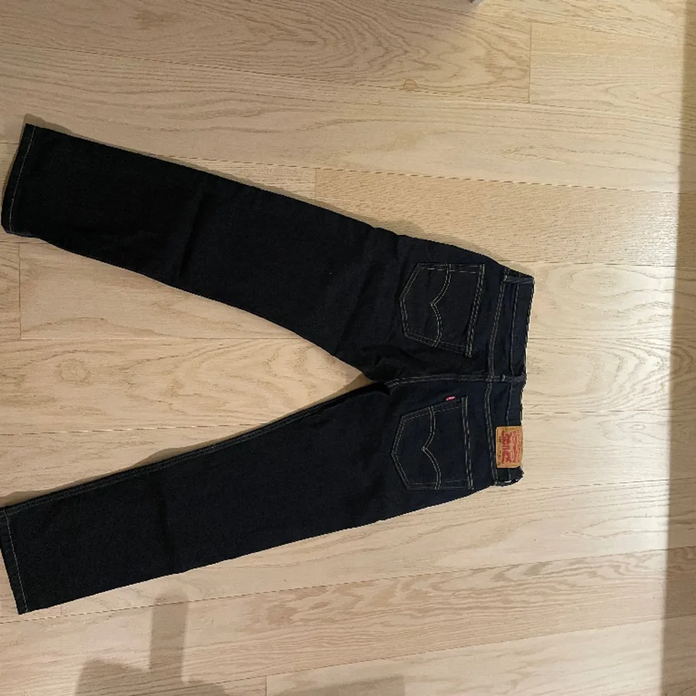 Levis 502 i bra skick, skriv för mer bilder eller info. Pris kan diskuteras vid snabbare affär. Jeans & Byxor.