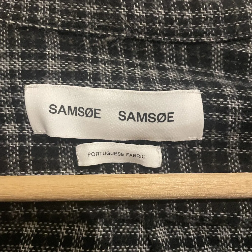 Schysst skjorta från Samsøe Samsøe, har dessvärre blivit för liten för mig. . Skjortor.