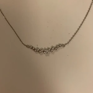 Halsband  - Med pärlor 