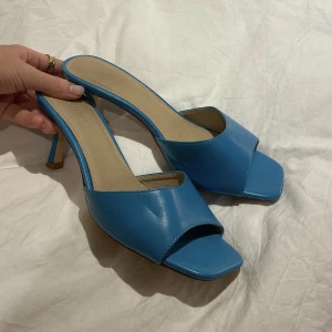 Klackar - Blåa snygga pumps