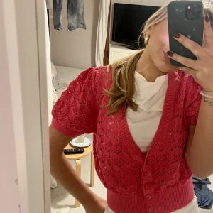 Rosa kofta - Så fin virkad rosa kofta’ 