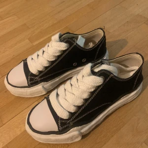Maison Mihara Yasuhiro - Replika av högsta kvalitet, aldrig använda kommer utan box 