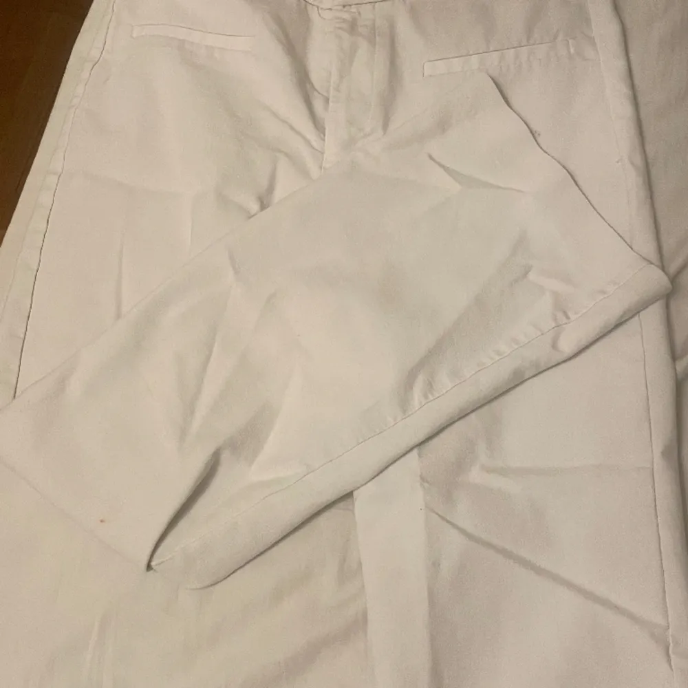 White pants from Zara, worn a few times, M but fits S. Jeans & Byxor.