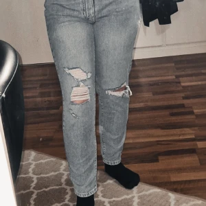 Straight jeans - Aldrig använda. De var för små för att jag köpte de från någon på vinted men jag antar att de är i bra skick.