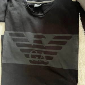 Armani T-shirt  - Ny skick 
