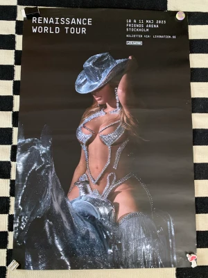 Beyoncé poster - Beyonce ”Renaissance world tour” poster i bra skick! Hör av er om ni vill köpa eller har några frågor! Pris kan diskuteras.