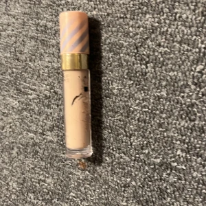 Säljer en conseler som jag fick vet ej vad de är för märke - Jag fick denna av en kompis säljer för 180kr +frakt