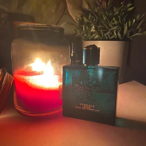Versace Eros edp - Säljer ju denna riktigt goda parfymen då den är fräsch, mintig och söt. Den är en komplimangmagnet och har ungefär 55ml kvar av 100. Jag är även intresserad i byten