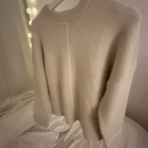 Zara tröja - Jättemysig tröja från zara, ej sticksig och precis som ny , aldirg använd🩷💞