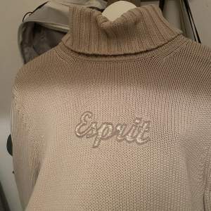 Vintage Esprit polo-tröja. Strl ca S/36. Beige med lite vida armar.